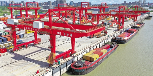 荆门内河港口下沙港吞吐量突破10万标箱